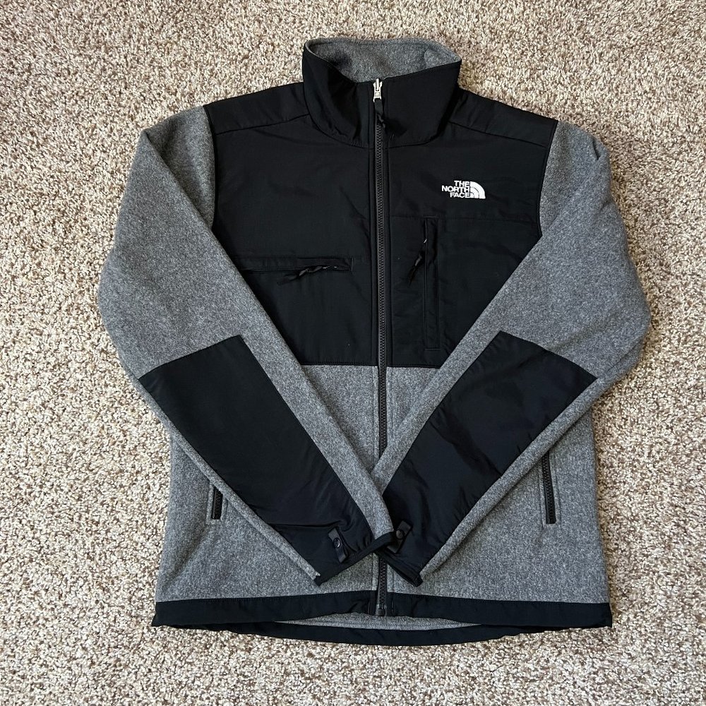 The North Face (New Without Tags) Men’s Denali Jacket (Small)